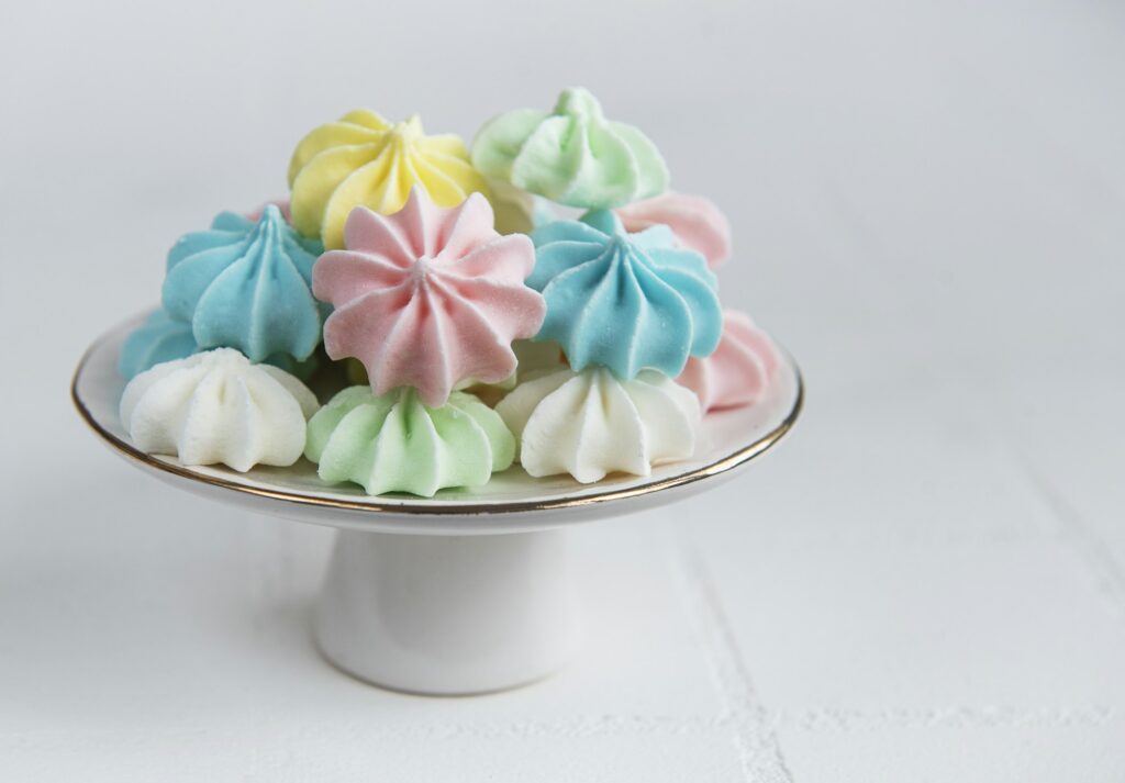 Small colorful meringues