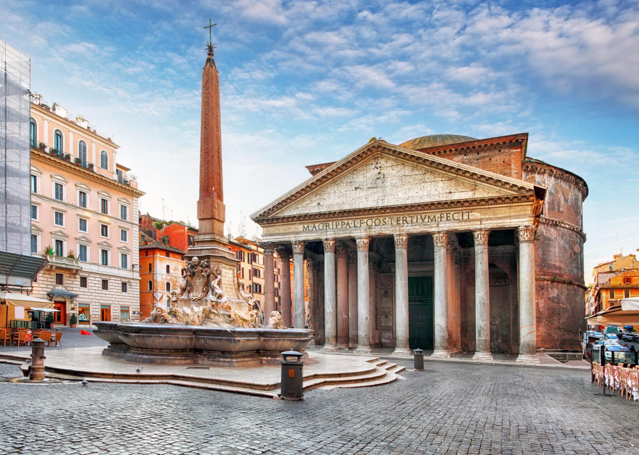 Pantheon di giorno a Roma