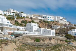 Isole greche senza folla: 6 alternative a Santorini e Mykonos che costano la metà